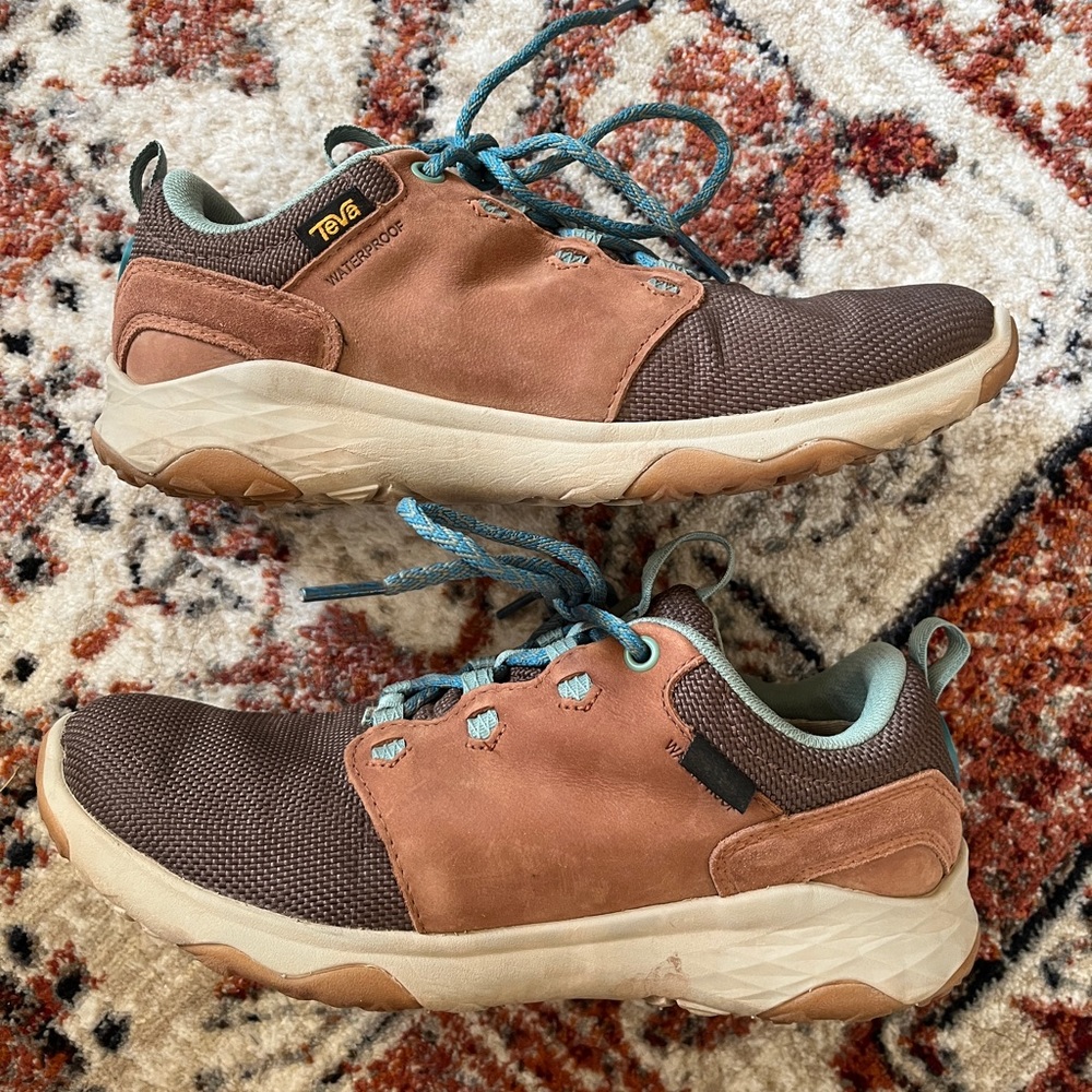 Teva waterproof hiking shoes Brown/Teal Barely worn, excellent traction!
